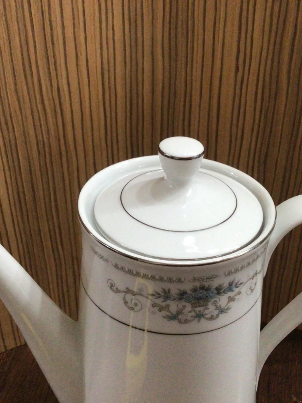 Diane pattern by Wade coffee/tea pot. Excellent shape.from 1960